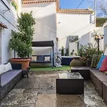 Room In Historical Sintra Center With Snooker - Sintra Wow Bed & Breakfast